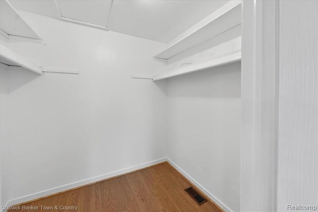 8895 Knolson Avenue, Livonia, MI 48150