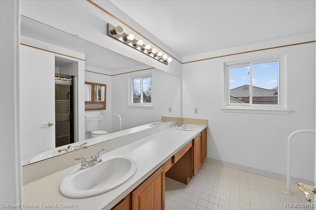 8895 Knolson Avenue, Livonia, MI 48150