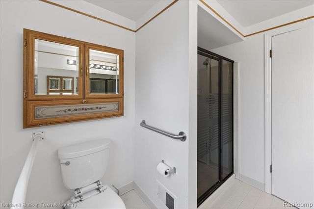 8895 Knolson Avenue, Livonia, MI 48150