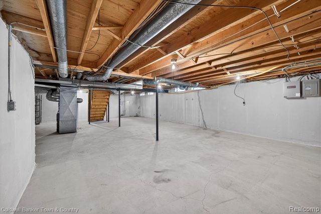 8895 Knolson Avenue, Livonia, MI 48150