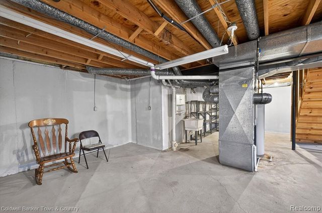 8895 Knolson Avenue, Livonia, MI 48150