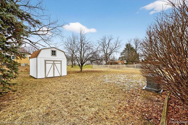 8895 Knolson Avenue, Livonia, MI 48150