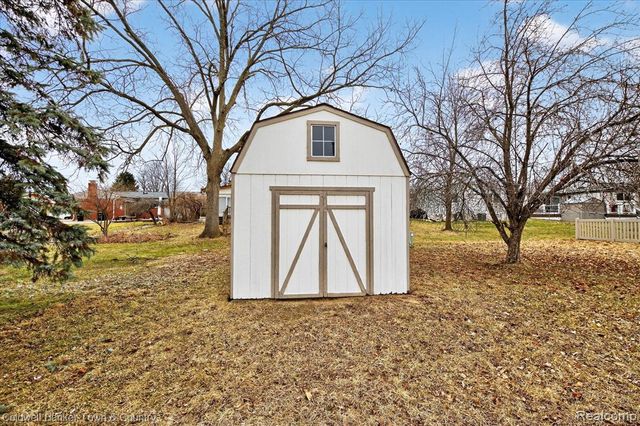 8895 Knolson Avenue, Livonia, MI 48150