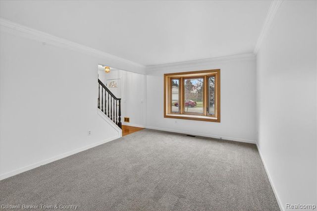 8895 Knolson Avenue, Livonia, MI 48150