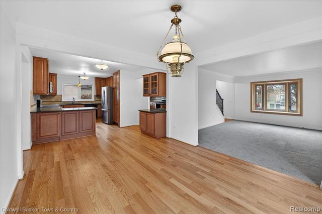 8895 Knolson Avenue, Livonia, MI 48150