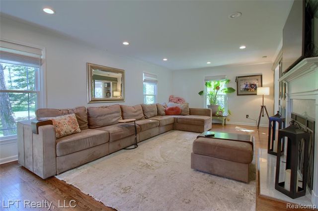 47300 Maplebrook, Northville, MI 48168