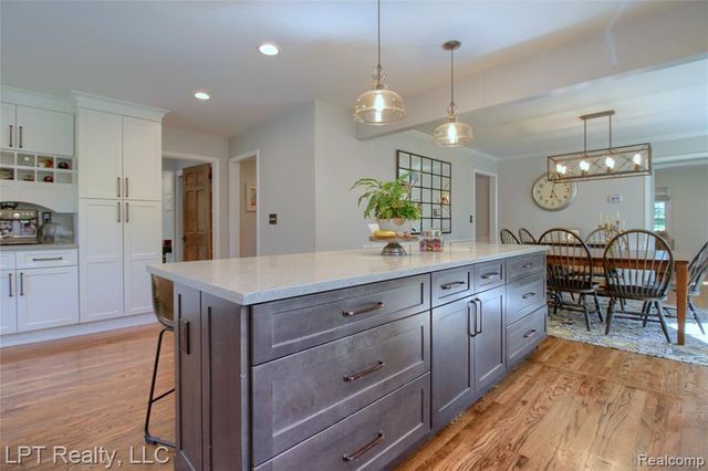 47300 Maplebrook, Northville, MI 48168