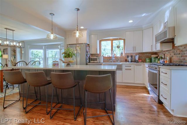 47300 Maplebrook, Northville, MI 48168
