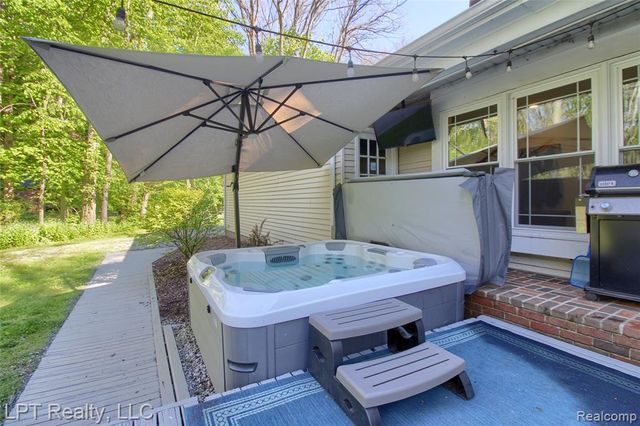 47300 Maplebrook, Northville, MI 48168