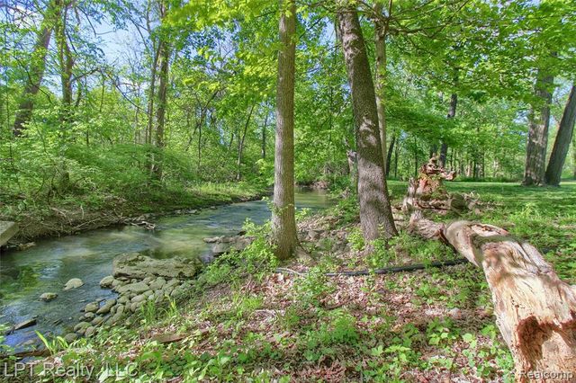 47300 Maplebrook, Northville, MI 48168