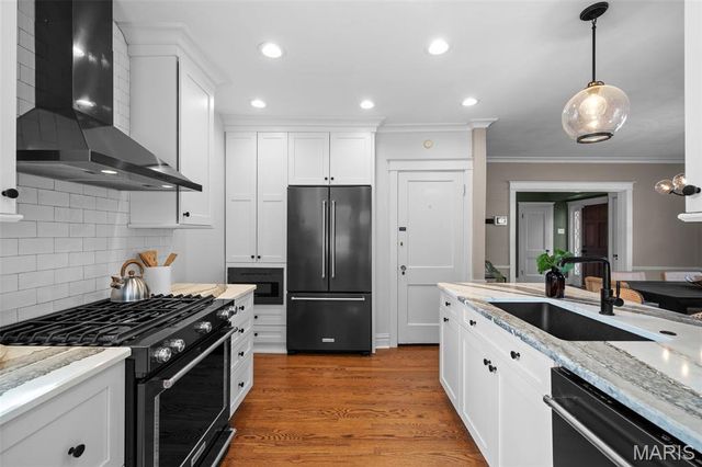 7560 Stanford Avenue, University City, MO 63130