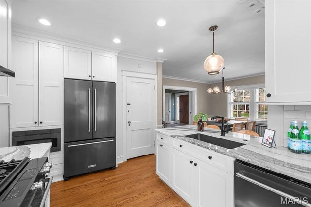 7560 Stanford Avenue, University City, MO 63130