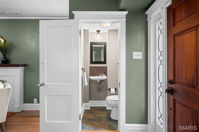 7560 Stanford Avenue, University City, MO 63130