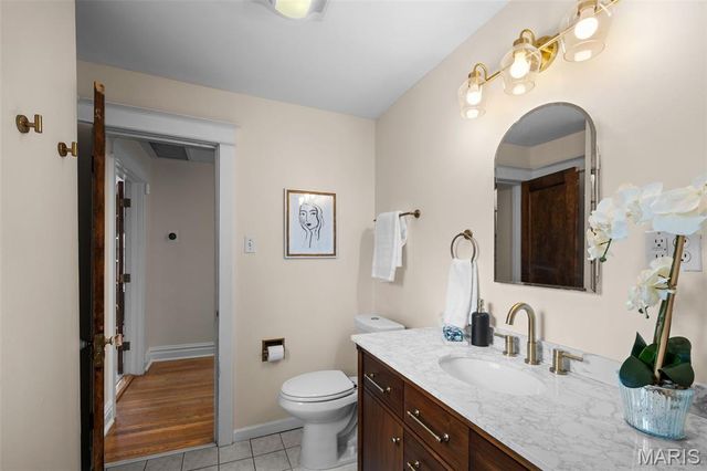 7560 Stanford Avenue, University City, MO 63130