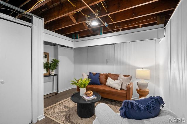 7560 Stanford Avenue, University City, MO 63130