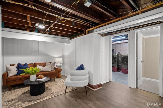 7560 Stanford Avenue, University City, MO 63130