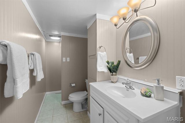 7560 Stanford Avenue, University City, MO 63130