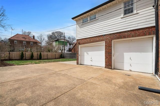 7560 Stanford Avenue, University City, MO 63130