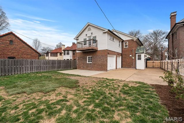 7560 Stanford Avenue, University City, MO 63130