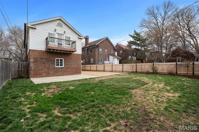 7560 Stanford Avenue, University City, MO 63130