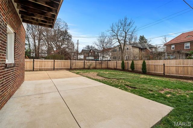 7560 Stanford Avenue, University City, MO 63130