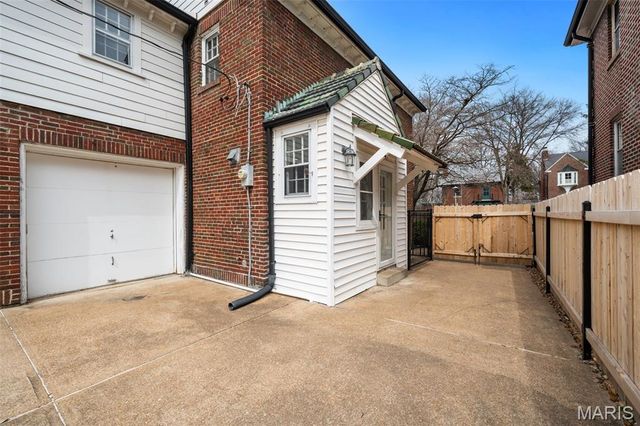 7560 Stanford Avenue, University City, MO 63130