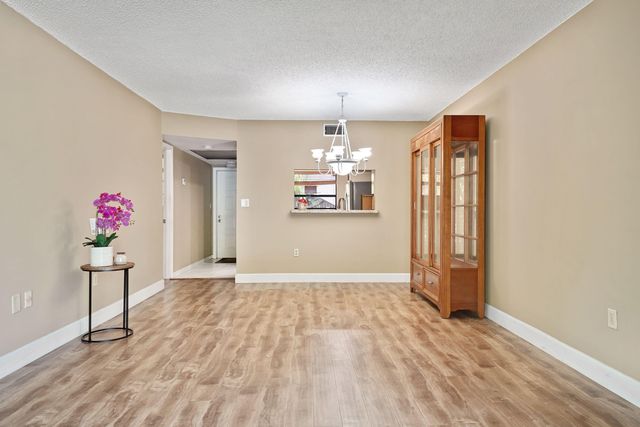 901 Colony Point Circle 207, Pembroke Pines, FL 33026