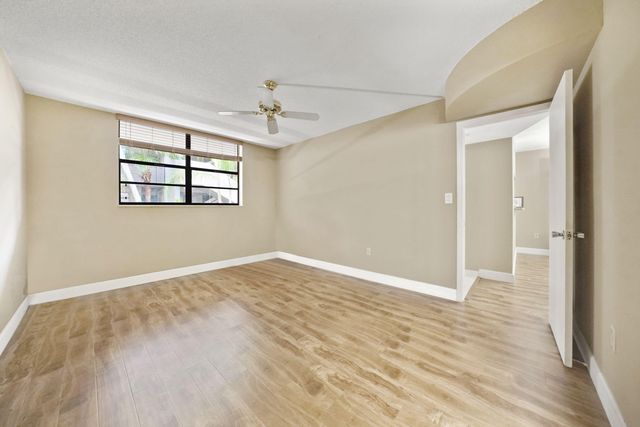 901 Colony Point Circle 207, Pembroke Pines, FL 33026