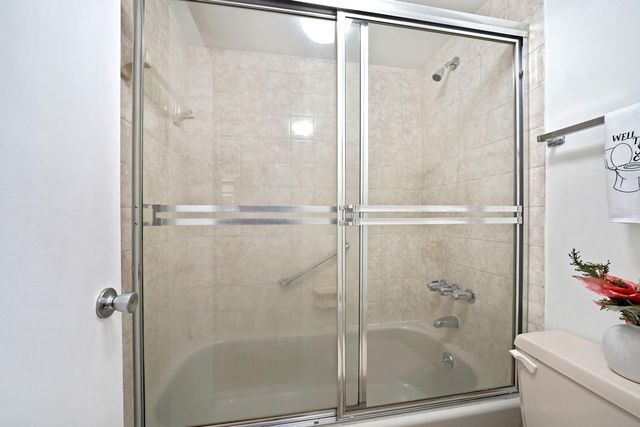 901 Colony Point Circle 207, Pembroke Pines, FL 33026