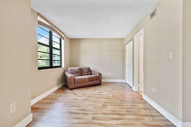 901 Colony Point Circle 207, Pembroke Pines, FL 33026