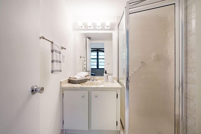 901 Colony Point Circle 207, Pembroke Pines, FL 33026