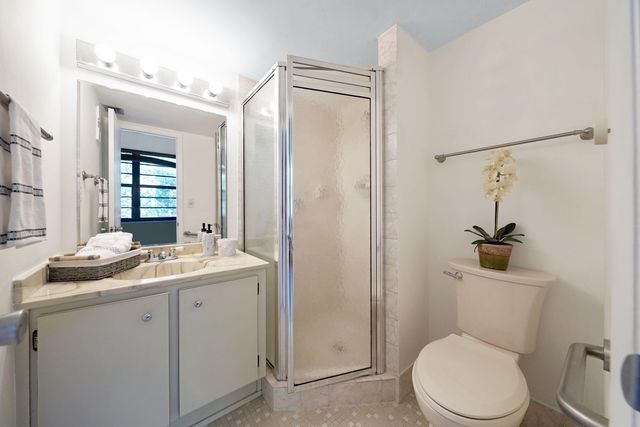 901 Colony Point Circle 207, Pembroke Pines, FL 33026