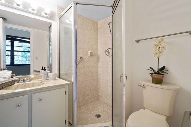 901 Colony Point Circle 207, Pembroke Pines, FL 33026