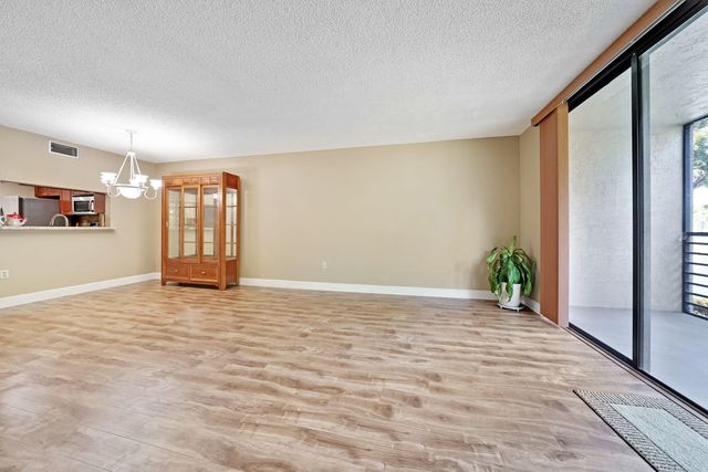 901 Colony Point Circle 207, Pembroke Pines, FL 33026