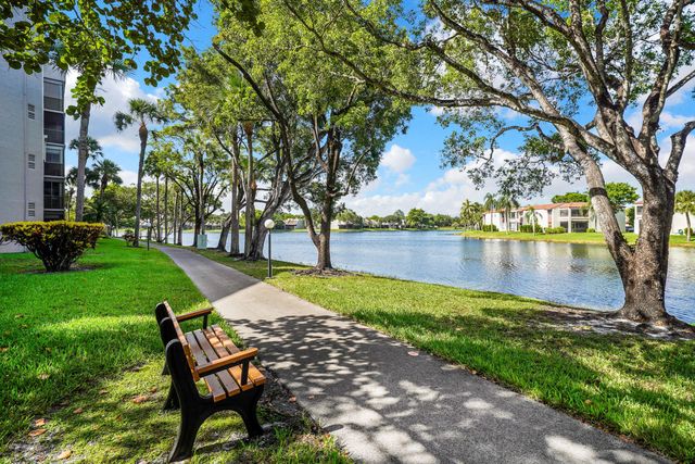 901 Colony Point Circle 207, Pembroke Pines, FL 33026