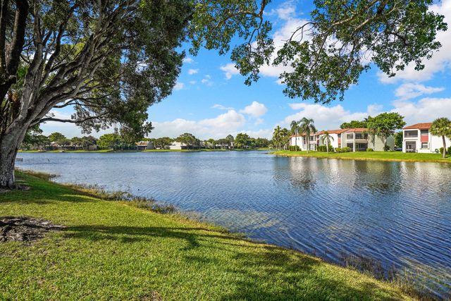 901 Colony Point Circle 207, Pembroke Pines, FL 33026