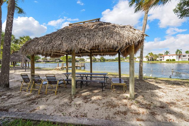 901 Colony Point Circle 207, Pembroke Pines, FL 33026