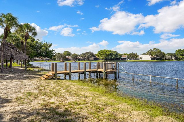 901 Colony Point Circle 207, Pembroke Pines, FL 33026