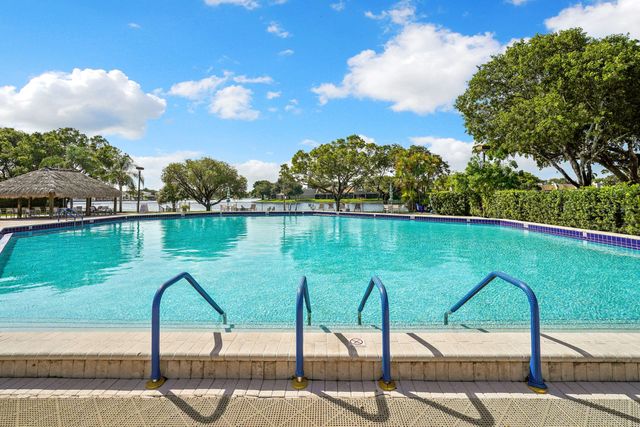 901 Colony Point Circle 207, Pembroke Pines, FL 33026