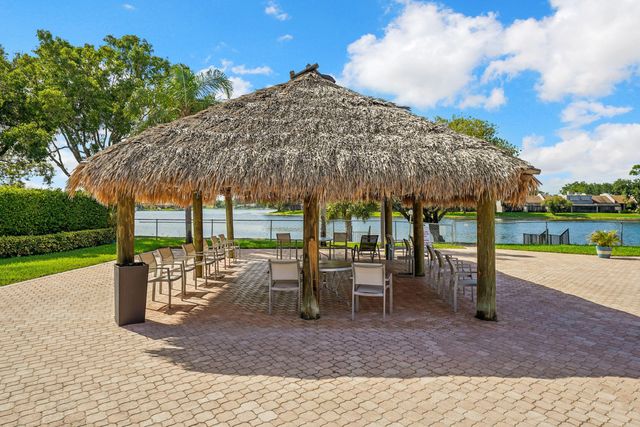 901 Colony Point Circle 207, Pembroke Pines, FL 33026