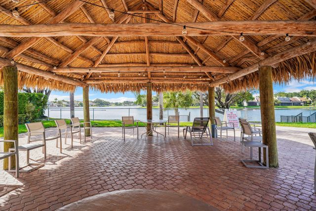 901 Colony Point Circle 207, Pembroke Pines, FL 33026