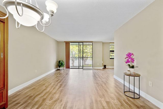 901 Colony Point Circle 207, Pembroke Pines, FL 33026