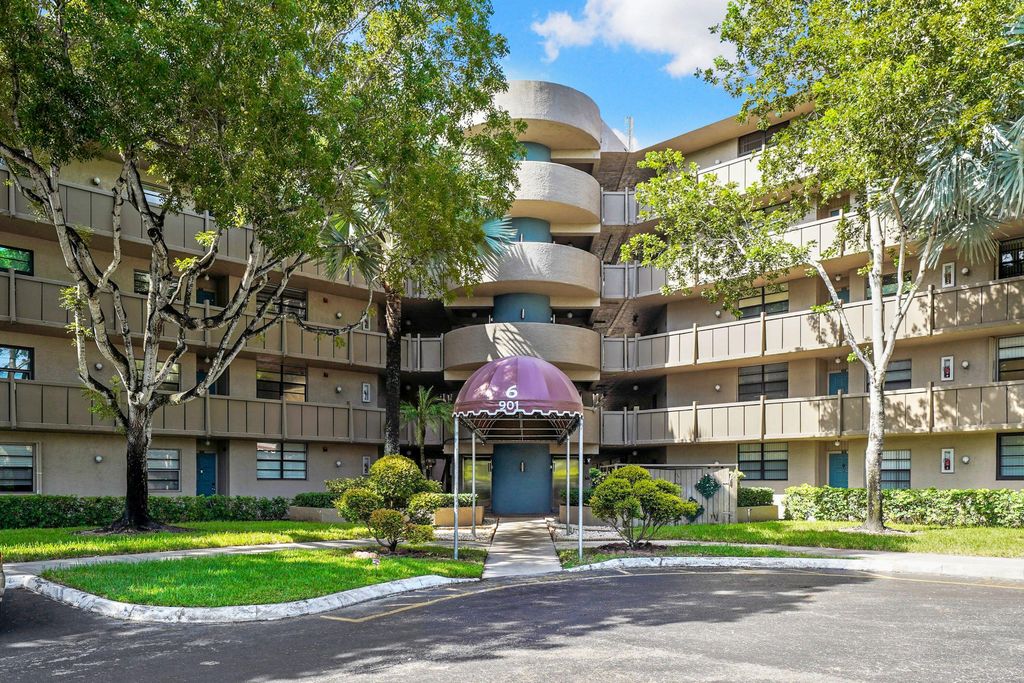 901 Colony Point Circle 207, Pembroke Pines, FL 33026