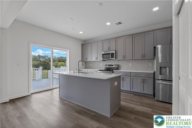 105 Timber Trail 51, Palmer Twp, PA 18045