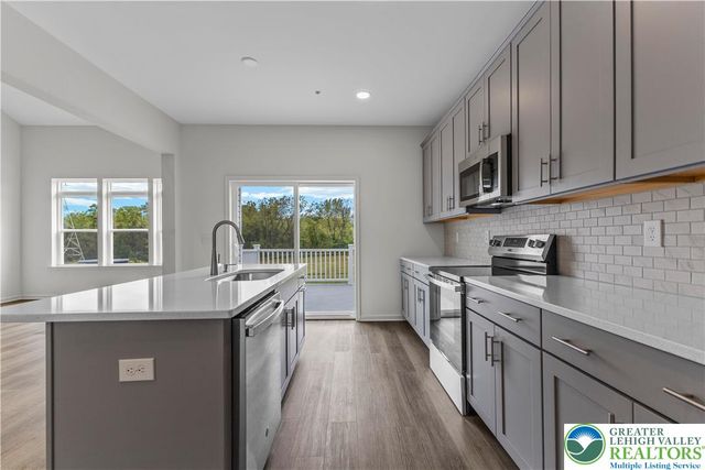 105 Timber Trail 51, Palmer Twp, PA 18045