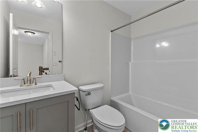 105 Timber Trail 51, Palmer Twp, PA 18045