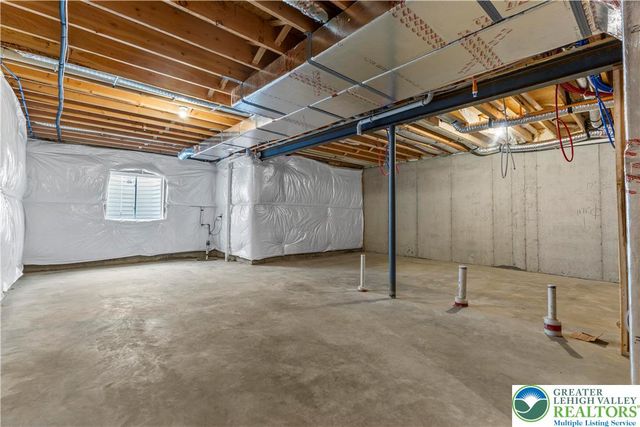 105 Timber Trail 51, Palmer Twp, PA 18045