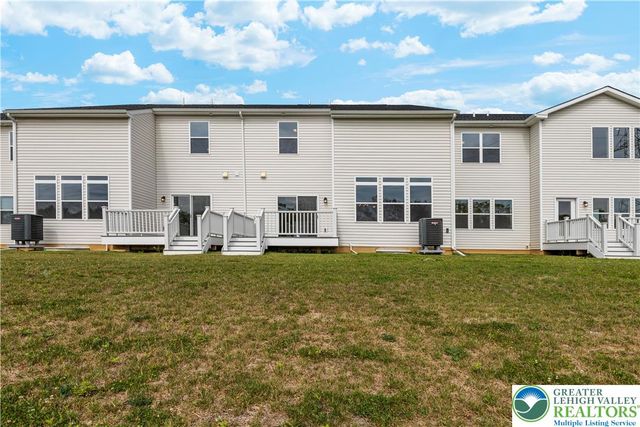 105 Timber Trail 51, Palmer Twp, PA 18045