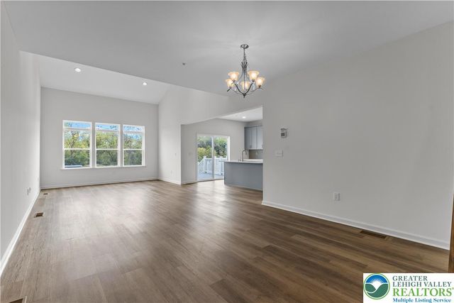 105 Timber Trail 51, Palmer Twp, PA 18045