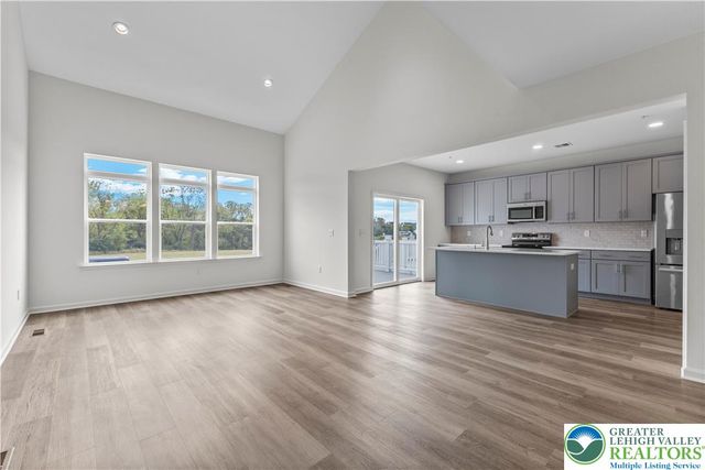 105 Timber Trail 51, Palmer Twp, PA 18045